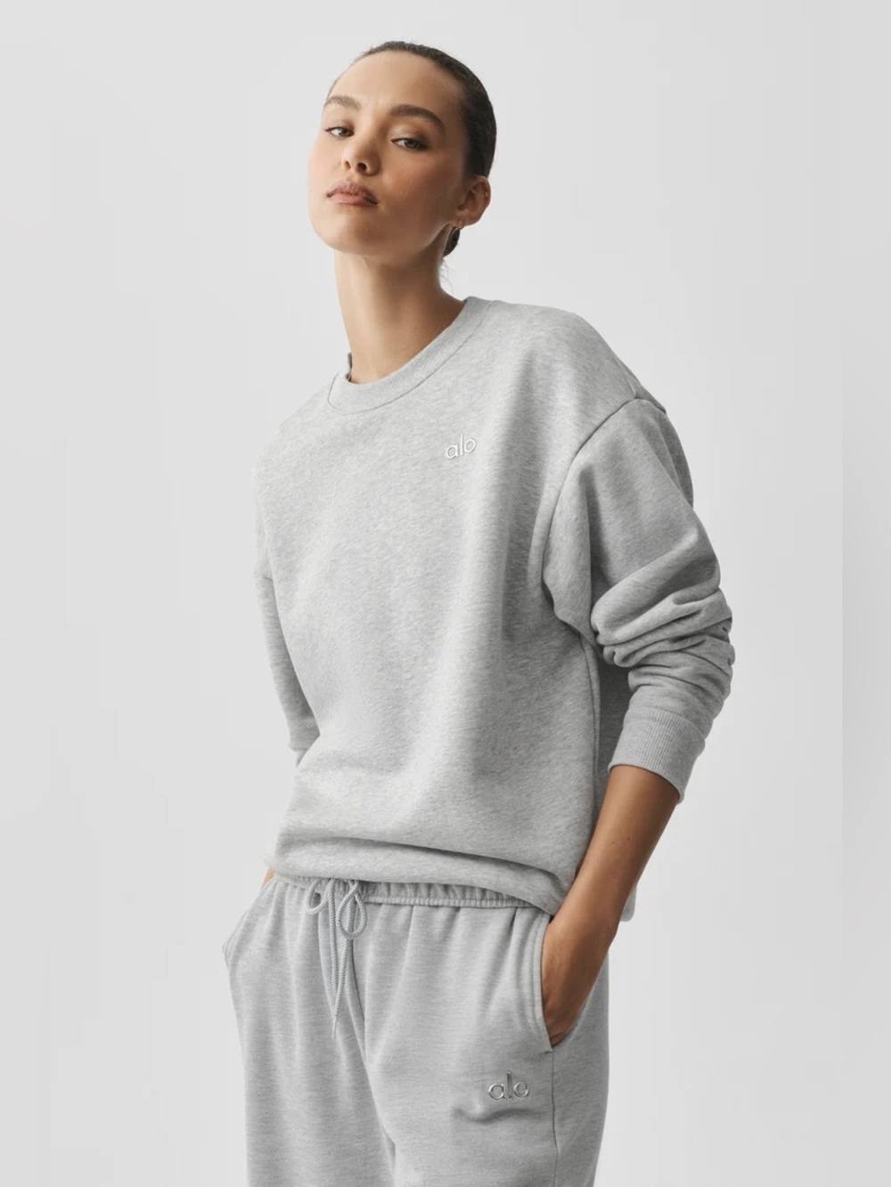 Alo Yoga Accolade Crew Neck Pullover in Athletic Heather Grey Size Small